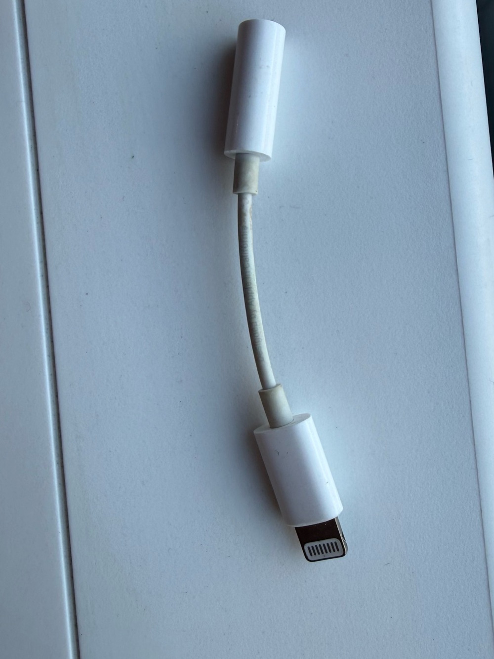 Apple Lightning to 3.5mm Headphone Adapter - White Dongle